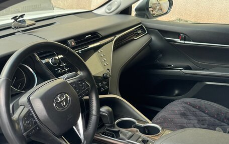 Toyota Camry, 2020 год, 3 850 000 рублей, 2 фотография