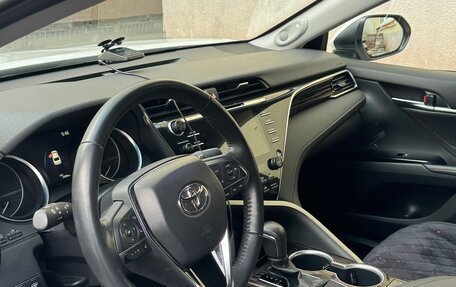 Toyota Camry, 2020 год, 3 850 000 рублей, 4 фотография