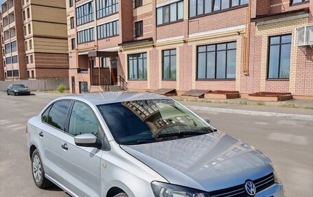 Volkswagen Polo VI (EU Market), 2011 год, 590 000 рублей, 2 фотография