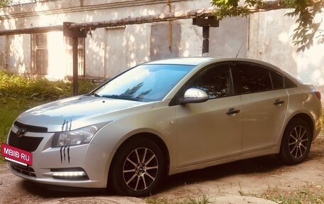 Chevrolet Cruze II, 2010 год, 650 000 рублей, 3 фотография