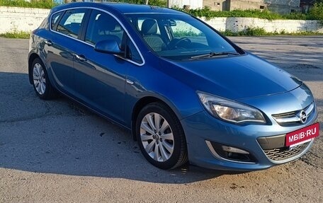 Opel Astra J, 2013 год, 759 000 рублей, 2 фотография