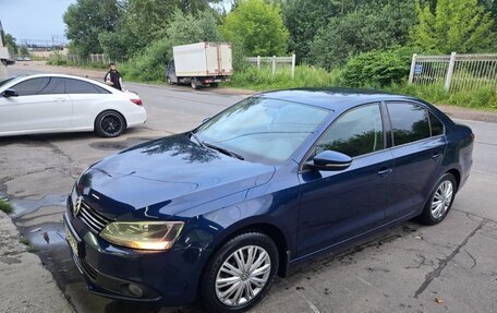 Volkswagen Jetta VI, 2011 год, 850 000 рублей, 2 фотография