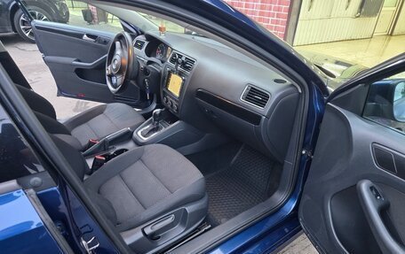Volkswagen Jetta VI, 2011 год, 850 000 рублей, 11 фотография