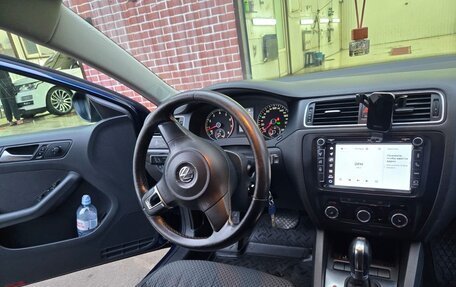 Volkswagen Jetta VI, 2011 год, 850 000 рублей, 12 фотография