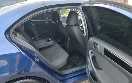 Volkswagen Jetta VI, 2011 год, 850 000 рублей, 13 фотография