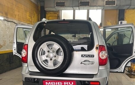 Chevrolet Niva I рестайлинг, 2013 год, 440 000 рублей, 3 фотография