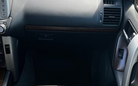 Toyota Land Cruiser Prado 150 рестайлинг 2, 2011 год, 3 250 000 рублей, 22 фотография