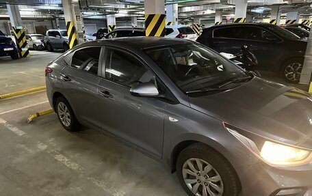 Hyundai Solaris II рестайлинг, 2018 год, 1 300 000 рублей, 3 фотография