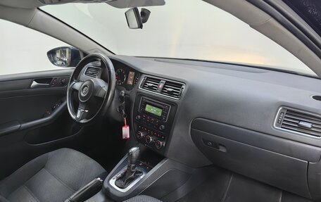 Volkswagen Jetta VI, 2014 год, 911 000 рублей, 13 фотография