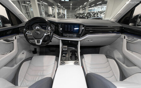 Volkswagen Touareg III, 2018 год, 5 000 000 рублей, 8 фотография