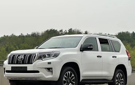 Toyota Land Cruiser Prado 150 рестайлинг 2, 2025 год, 9 400 000 рублей, 1 фотография