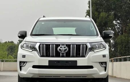 Toyota Land Cruiser Prado 150 рестайлинг 2, 2025 год, 9 400 000 рублей, 3 фотография