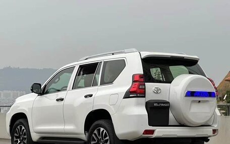 Toyota Land Cruiser Prado 150 рестайлинг 2, 2025 год, 9 400 000 рублей, 4 фотография