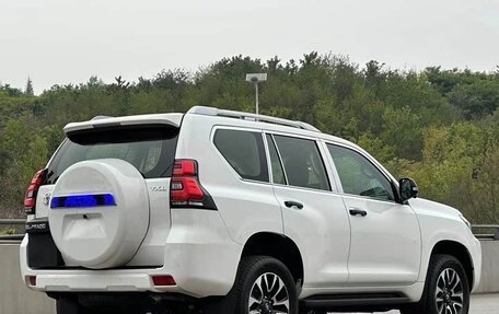 Toyota Land Cruiser Prado 150 рестайлинг 2, 2025 год, 9 400 000 рублей, 5 фотография