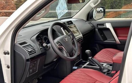 Toyota Land Cruiser Prado 150 рестайлинг 2, 2025 год, 9 400 000 рублей, 8 фотография