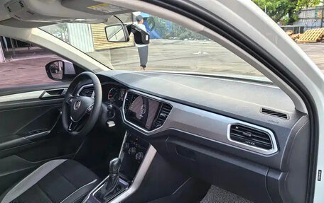 Volkswagen T-Roc I, 2021 год, 1 210 213 рублей, 16 фотография