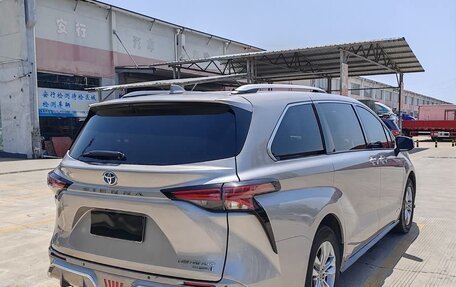 Toyota Sienna, 2021 год, 3 700 000 рублей, 3 фотография