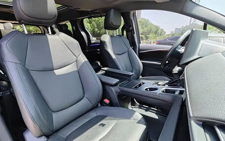 Toyota Sienna, 2021 год, 3 700 000 рублей, 9 фотография