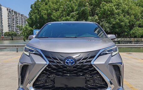 Toyota Sienna, 2021 год, 3 700 000 рублей, 2 фотография