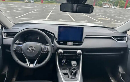 Toyota RAV4, 2021 год, 2 190 000 рублей, 8 фотография