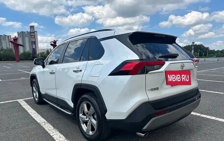 Toyota RAV4, 2021 год, 2 190 000 рублей, 4 фотография