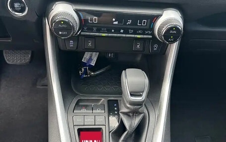 Toyota RAV4, 2021 год, 2 190 000 рублей, 10 фотография