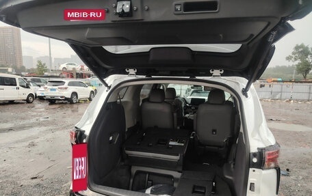 Toyota Sienna, 2025 год, 5 685 000 рублей, 4 фотография