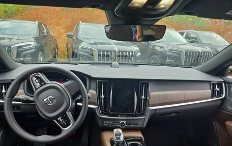 Volvo S90 II рестайлинг, 2024 год, 5 417 000 рублей, 3 фотография
