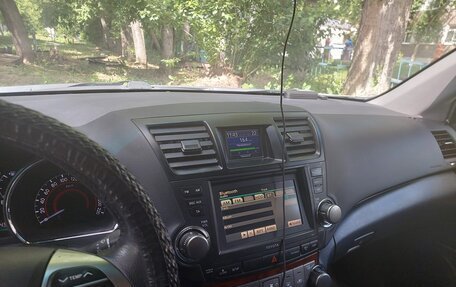 Toyota Highlander III, 2011 год, 2 350 000 рублей, 6 фотография