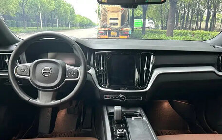 Volvo S60 III, 2022 год, 3 120 690 рублей, 7 фотография