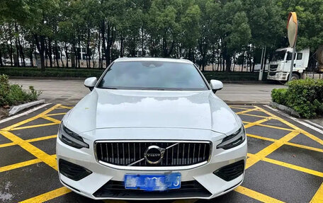 Volvo S60 III, 2022 год, 3 120 690 рублей, 2 фотография