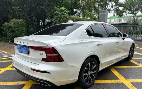 Volvo S60 III, 2022 год, 3 120 690 рублей, 4 фотография