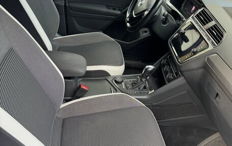 Volkswagen Tiguan II, 2020 год, 2 300 000 рублей, 6 фотография