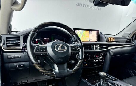 Lexus LX III, 2017 год, 5 800 000 рублей, 7 фотография