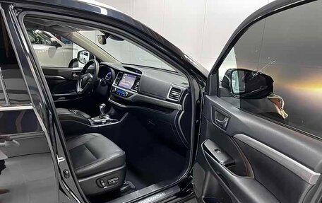 Toyota Highlander III, 2021 год, 3 040 000 рублей, 8 фотография