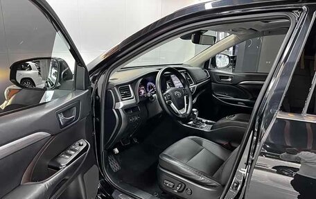 Toyota Highlander III, 2021 год, 3 040 000 рублей, 13 фотография