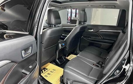 Toyota Highlander III, 2021 год, 3 040 000 рублей, 14 фотография