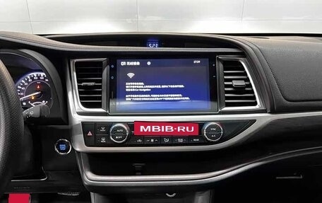Toyota Highlander III, 2021 год, 3 040 000 рублей, 12 фотография