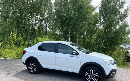 Renault Logan II, 2022 год, 1 450 000 рублей, 2 фотография