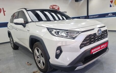 Toyota RAV4, 2021 год, 2 530 000 рублей, 2 фотография