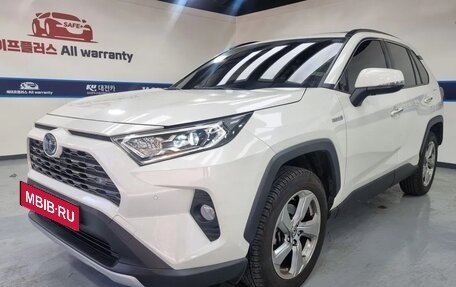 Toyota RAV4, 2021 год, 2 530 000 рублей, 3 фотография