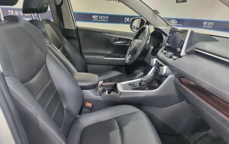 Toyota RAV4, 2021 год, 2 530 000 рублей, 14 фотография