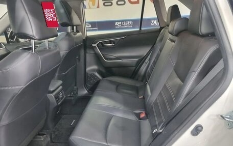 Toyota RAV4, 2021 год, 2 530 000 рублей, 13 фотография