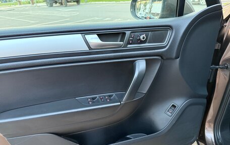 Volkswagen Touareg III, 2011 год, 1 585 000 рублей, 14 фотография