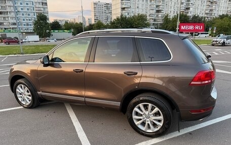 Volkswagen Touareg III, 2011 год, 1 585 000 рублей, 6 фотография