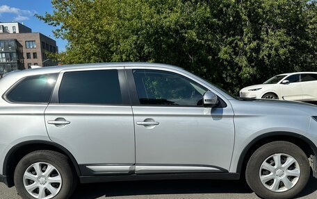 Mitsubishi Outlander III рестайлинг 3, 2019 год, 2 090 000 рублей, 3 фотография