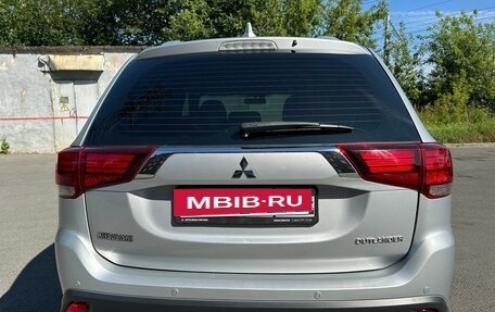 Mitsubishi Outlander III рестайлинг 3, 2019 год, 2 090 000 рублей, 2 фотография