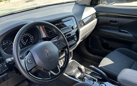 Mitsubishi Outlander III рестайлинг 3, 2019 год, 2 090 000 рублей, 6 фотография