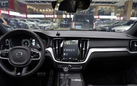 Volvo V60 II, 2021 год, 2 731 690 рублей, 7 фотография