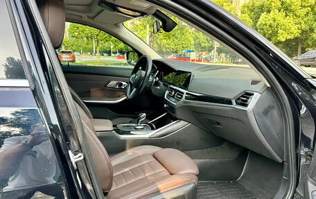 BMW 3 серия, 2020 год, 2 400 000 рублей, 13 фотография